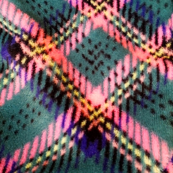 Victoria's Secret Plush Green, Pink Plaid Robe w/ Belt and pockets - Picture 12 of 16